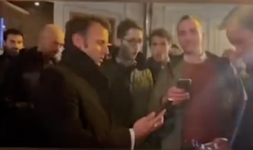 Il video, la canzone e l'estrema destra: Macron "cantante" fa discutere la Francia