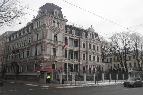 Antenne sui tetti delle ambasciate: così la Russia spia l'Europa