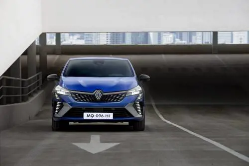 Renault Clio 2023: guarda le foto del nuovo restyling