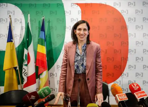 Il "campo largo" brucia nel termovalorizzatore. Pd costretto a smarcarsi dall'asse M5s-sinistra