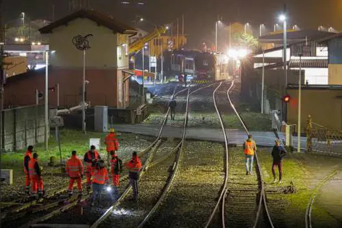 Deraglia treno merci, ore d'inferno per i passeggeri. "Caos da Torino a Roma"