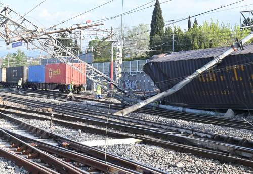 Le immagini dell'incidente ferroviario a Firenze