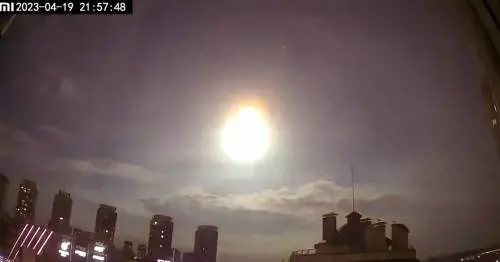 "Satellite". "No, asteroide". Il giallo del bagliore su Kiev