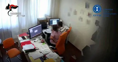 "Questo prendilo per casa". Le intercettazioni choc della preside "antimafia"