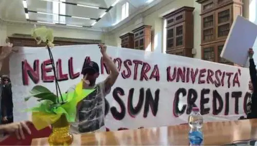 Macerata, la violenza delle femministe contro il convegno Pro Vita