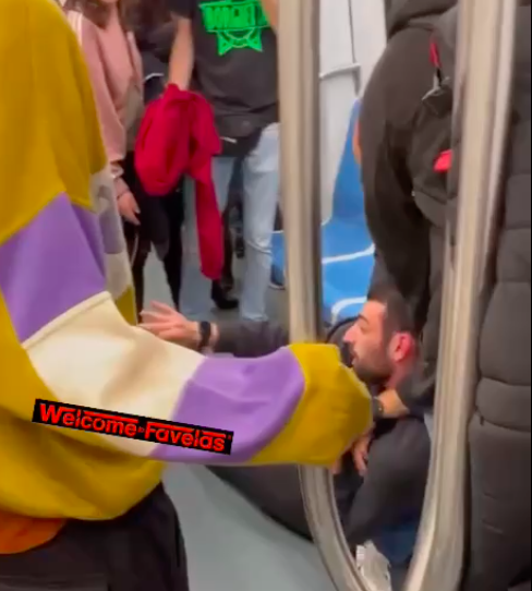 Scambia una turista per una borseggiatrice, rissa a bordo della metro di Roma