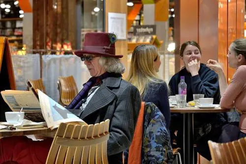 "Questo bar è una casa": rituali italiani che narrano di cultura e di antica ospitalità
