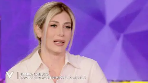 "L'unica possibilità è l'intervento". La rivelazione di Paola Caruso sul figlio