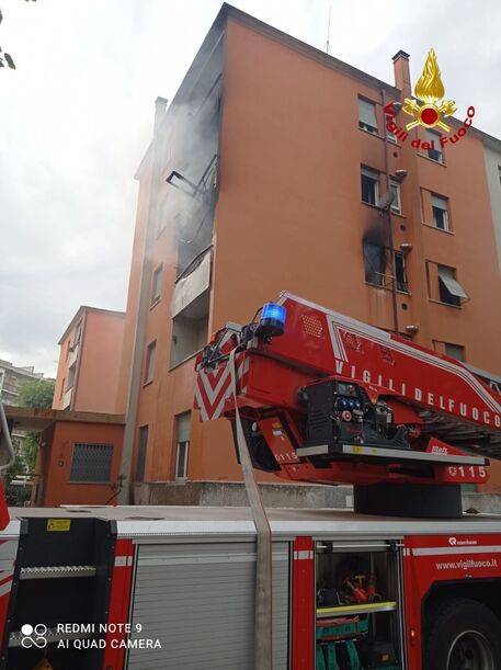 Milano: appartamenti in fiamme in Viale Aretusa. Nove persone fatte evacuare