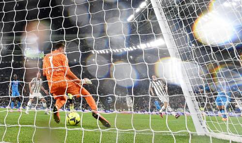 Penalizzazioni, insulti e comizi: meravigliosa e "falsa" serie A