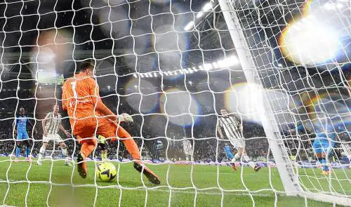 Penalizzazioni, insulti e comizi: meravigliosa e "falsa" serie A