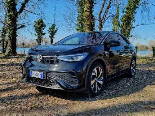 Volkswagen ID.5, il crossover coupè elettrico che ama macinare chilometri