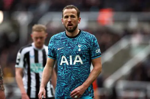 Tottenham, dopo la disfatta i giocatori rimborsano i tifosi