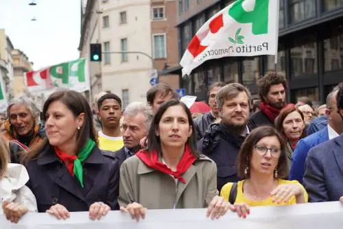 Il silenzio della sinistra sulla vergogna dei centri sociali