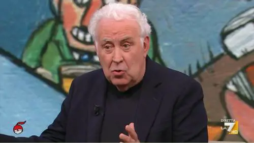 "A pascolare le pecore nei campi". Da Santoro altro veleno contro il governo