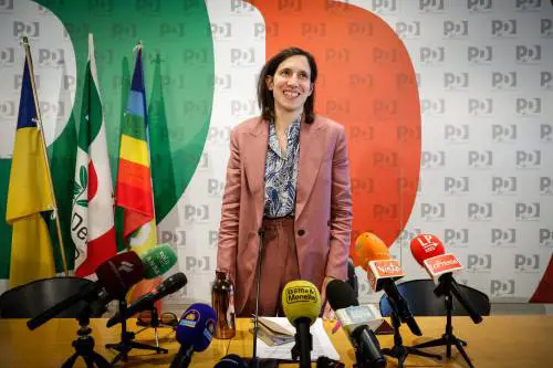 Il "fantastico" mondo patinato di Elly Schlein