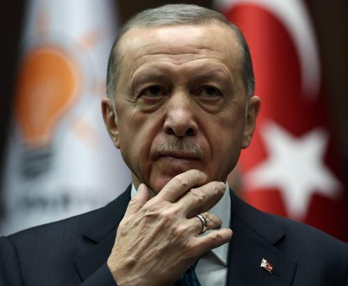 Erdogan, mossa acchiappa voti. Su i salari ai lavoratori pubblici