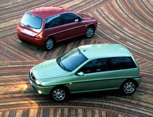 Lancia Y, la piccola ammiraglia dal gusto caleidoscopico