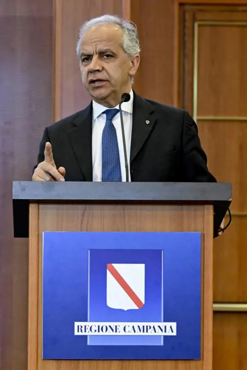 Da Piantedosi arriva l'altolà ai grandi centri di accoglienza