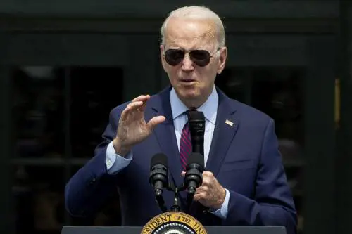 Biden, show senza età. "Io vecchio? No, saggio". Poi punge Fox e Musk