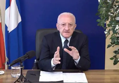 De Luca spiega la sua crociata contro i teatri: "Notabili e parassiti"