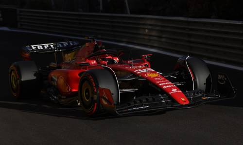 F1, gran battaglia per la pole, a Baku Leclerc batte Verstappen