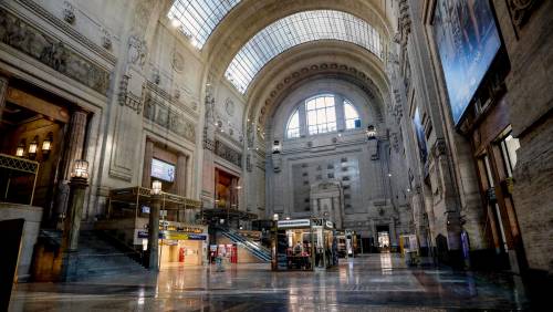 "Volevo scappare, ma mi pestava...". Il racconto choc della donna stuprata in stazione Centrale a Milano