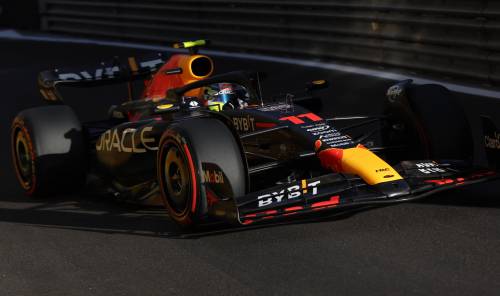 F1, a Perez la sprint race: Leclerc tiene dietro Verstappen