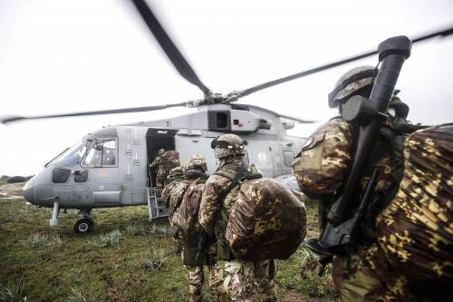 Tank e truppe in movimento: prova di forza Nato in Sardegna