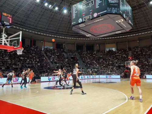 Finali basket femminile, Schio vince gara-1 a Bologna con la Virtus. Ora si gioca il titolo in casa