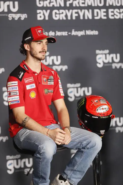 Bagnaia ascolta Vale e nel mini Gp si accontenta