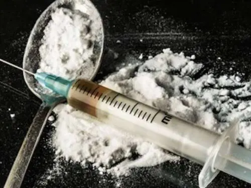 Finisce a processo, ma a spacciare era il fratello gemello. Assolto dopo tre anni