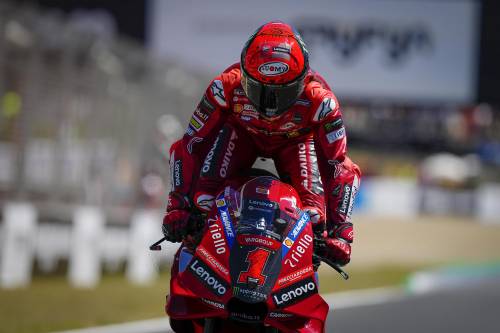 MotoGP Spagna, Bagnaia vince al cardiopalma su Binder