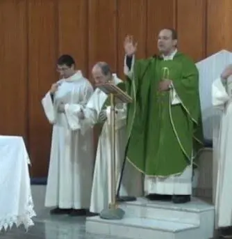 Il prete tifoso del Napoli e l'isteria  di... messa