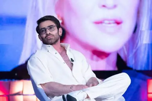 "Io omosessuale? Non lo dirò mai". Lo sfogo di Gianni Sperti a Verissimo