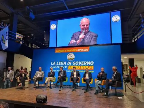 La stoccata di Giorgetti alla Schlein: "Aiutiamo i lavoratori, non i lettori di Vogue"