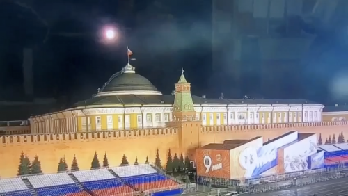 Droni sul Cremlino: "Sventato attacco contro Putin"