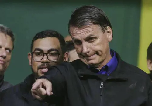 "Falso il pass Covid": perquisita la casa di Bolsonaro 