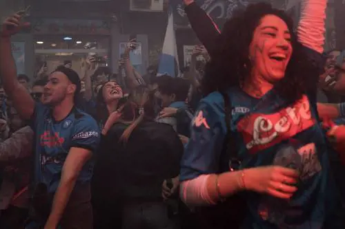 Un'eruzione di gioia per la festa tanto attesa dai napoletani