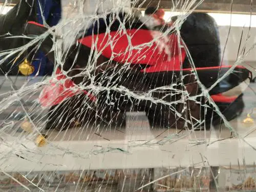 Chiosco in piazza dei Mercanti a Milano preso di mira da vandali e ladri