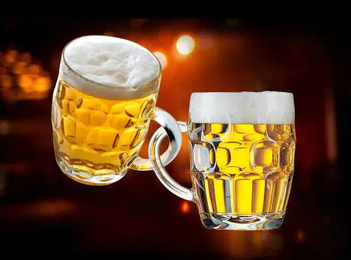 “Drink for the King”, pub aperti più a lungo: come gli inglesi festeggiano Re Carlo