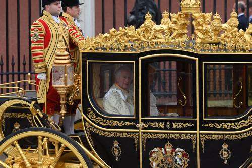 Le carrozze d'oro per Re Carlo: ecco perché se ne utilizzano due