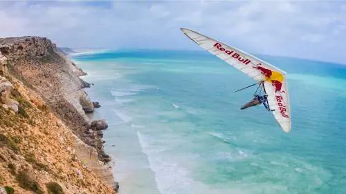 Jonny Durand, in volo sopra gli squali bianchi
