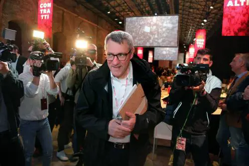 Landini ancora in piazza contro il "precariato". Ma i posti sono tutti fissi