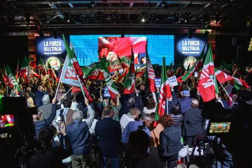 Tutti d'accordo sul messaggio di Berlusconi: è un esempio di grinta e tenacia