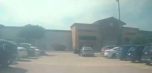 Sparatoria in Texas: nove morti in un centro commerciale