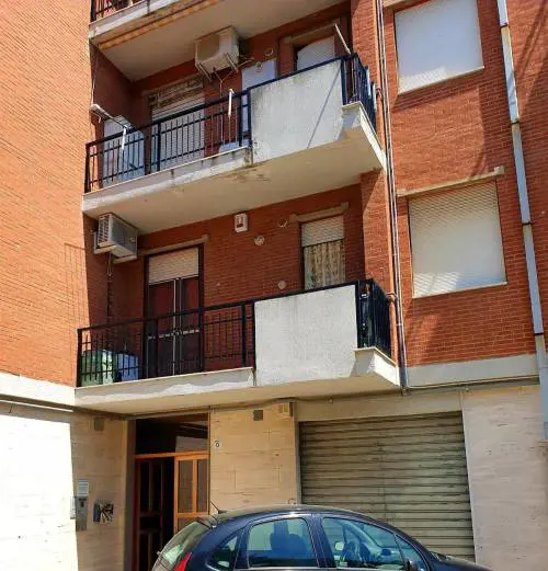 Albanese tenta di uccidere la moglie ma ammazza la figlia che le faceva da scudo 