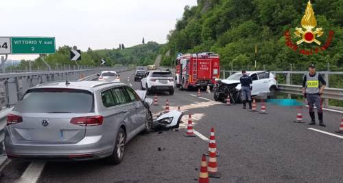 Auto contromano sulla A27, un morto e tre feriti: "Ha fatto inversione a U"