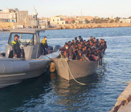 Lampedusa, 1.326 in un giorno. L'hotspot rischia di scoppiare