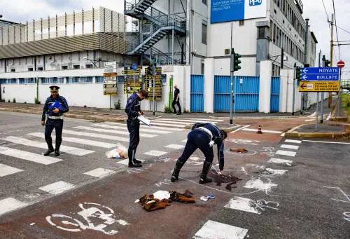 Milano, ciclista investito e ucciso da un tir alla Comasina
